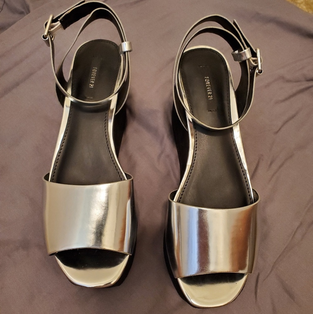 Metallic strap platform sandals